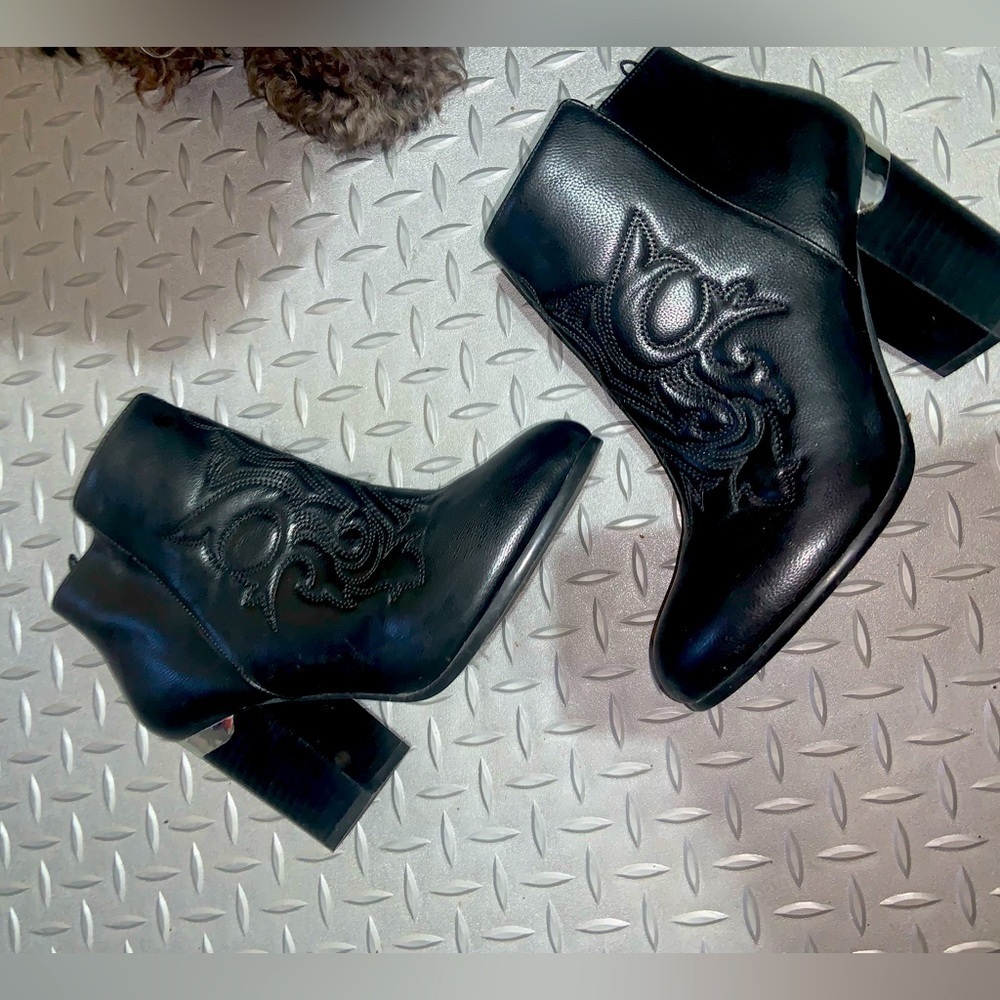 Western style embroidered ankle boots boho designer casual fall h&m rare classic